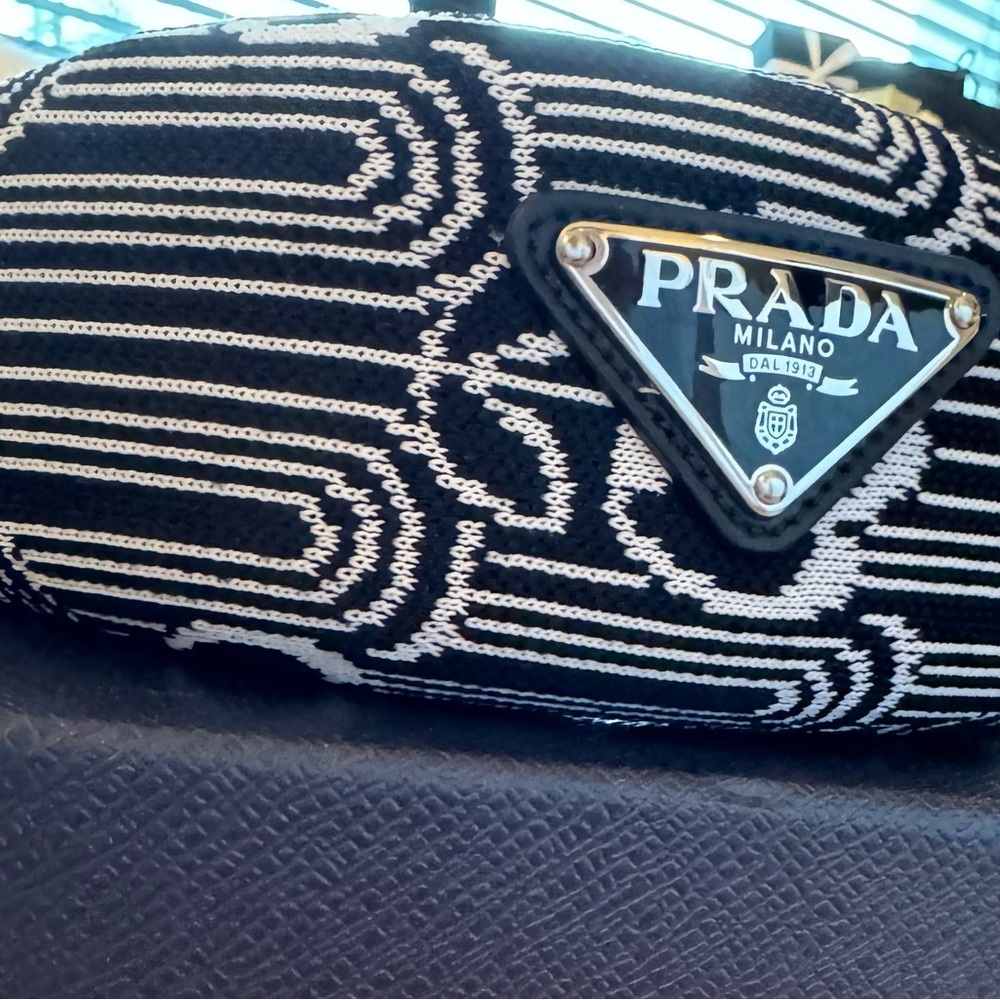 Prada Maglia Jacquard Nero & Blanco padded headband🖤add Italian sophistication 🖤 - Picture 9 of 15